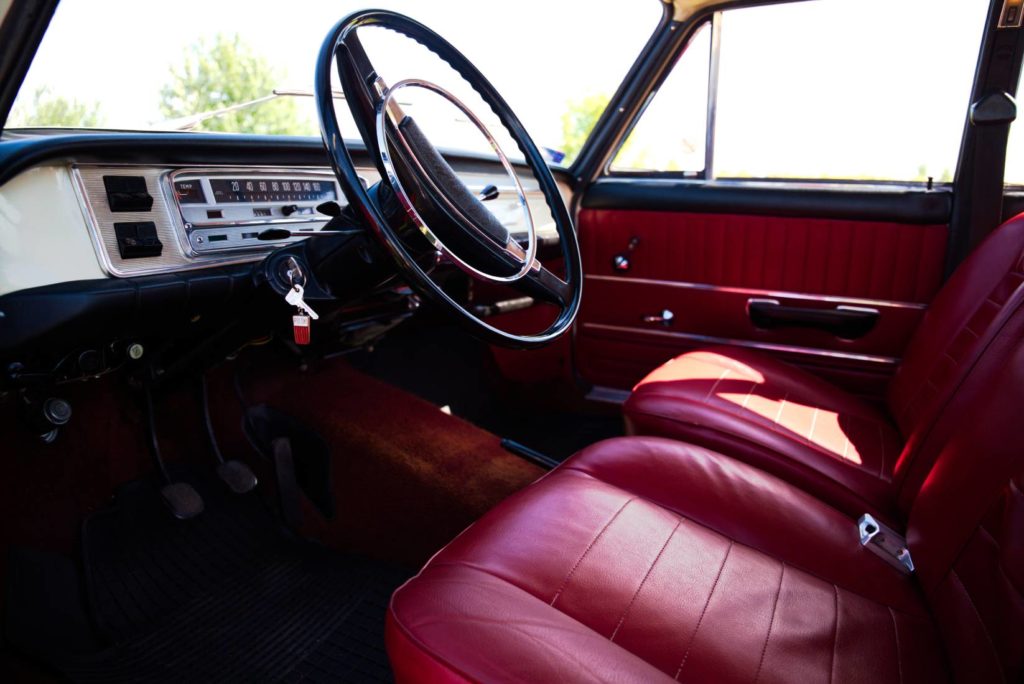 Fiat 125p jako Auto do Ślubu: Nostalgia, Styl i Urok Klasyki